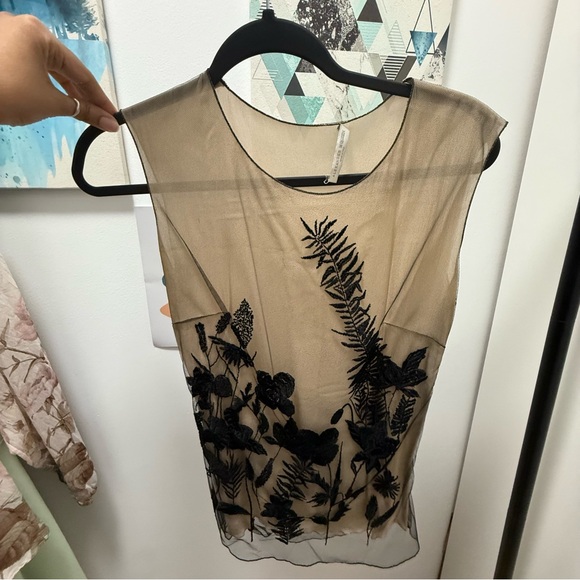 Alexander McQueen Elegant Black Floral Embroidered Silk Top - Picture 16 of 16